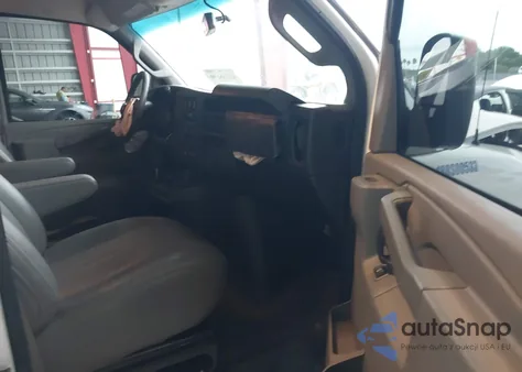 2019 Chevrolet Express 2500 Work Van z USA, uszkodzony, nr VIN 1GCWGAFP9K1217303